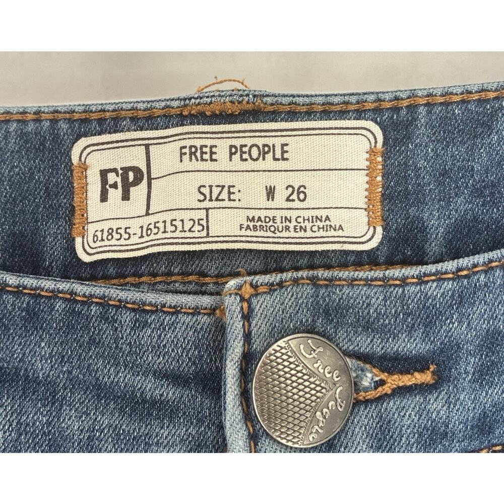 Free People Bell Bottoms Raw Hem Jean Sz 26 Blue 7 1/2 Rise Bell Bottom festival - Picture 3 of 8